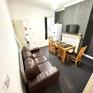 Three Rose Manor At Warwick Road Near Airport Birmingham